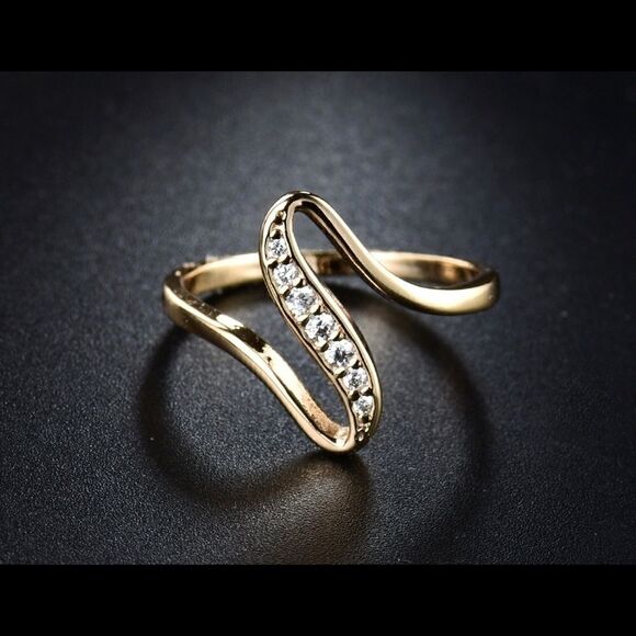 18k Gold PLATED S Shape CZ Diamond Ring - Picture 3 of 5